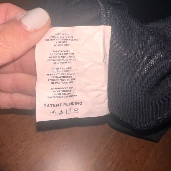 Miraclesuit Women's One Piece Swimsuit with Underwire Bra and Tummy Control - Picture 8 of 8